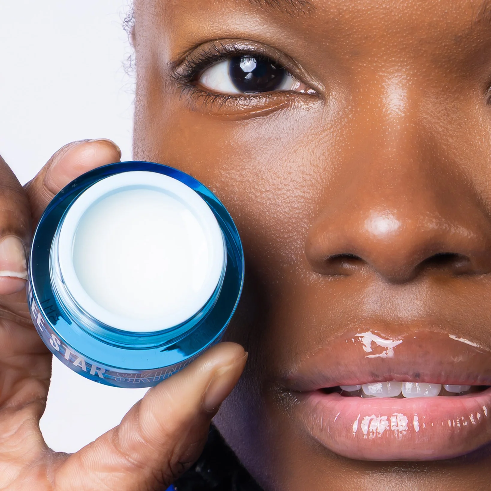260-the-revive-lip-mask-2.webp The Revive Lip Mask
