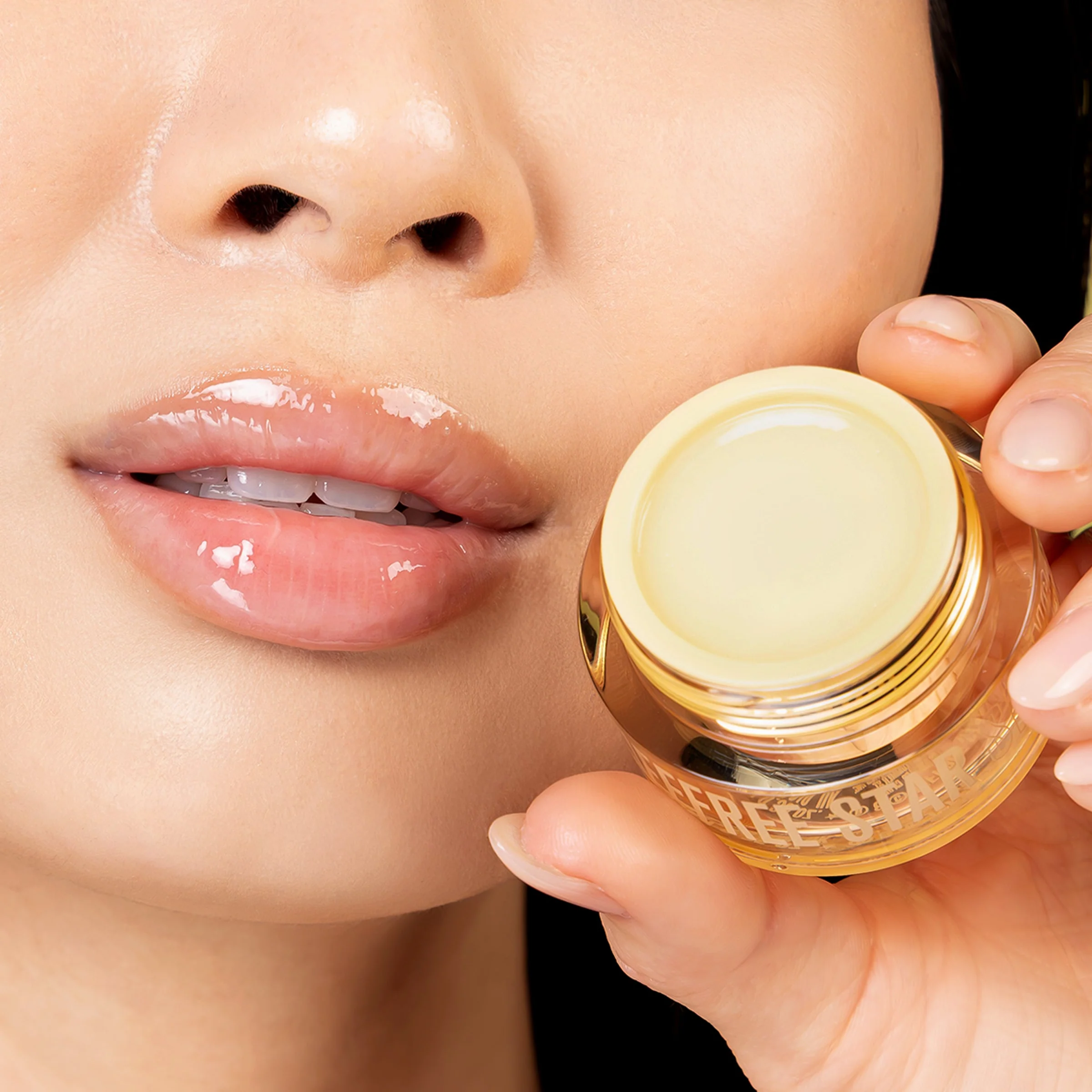 260-the-revive-lip-mask-5.webp The Revive Lip Mask