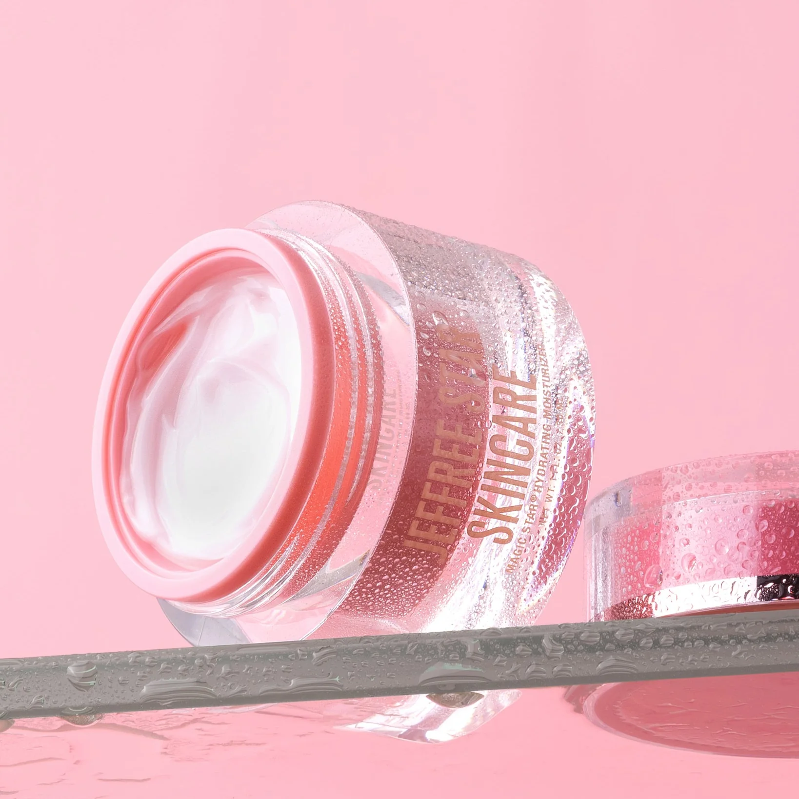 658-magic-startm-hydrating-moisturizer-8.webp Magic Star™ Hydrating Moisturizer